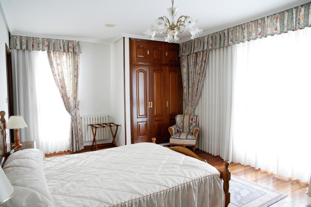 Hotel Pousada Vicente Risco Castro Caldelas Eksteriør billede