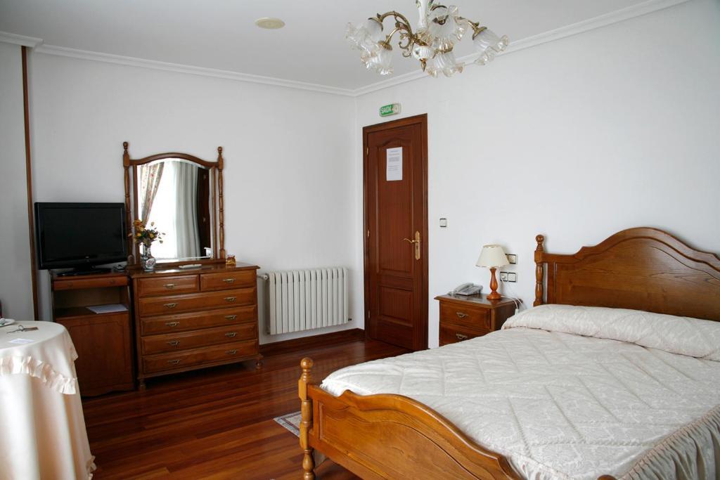 Hotel Pousada Vicente Risco Castro Caldelas Eksteriør billede